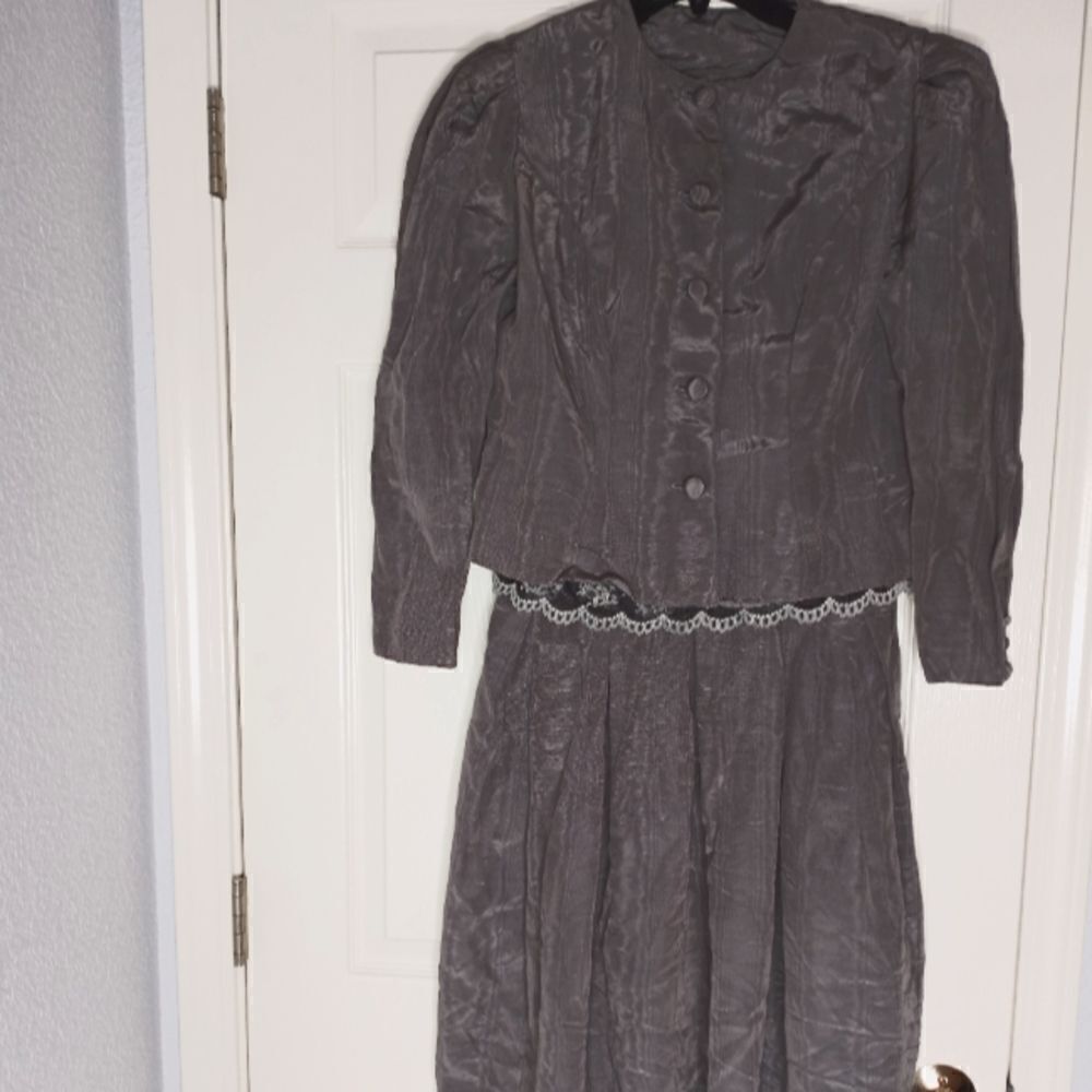 VtgJoEdSophisticates 2Pieces10 StripedGrayR/stones LaceDress& L/SlButton Blazer